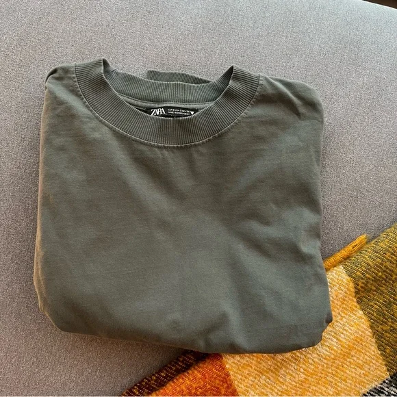 Zara Gray Ribbed Sweatshirt - Picture 1 of 3